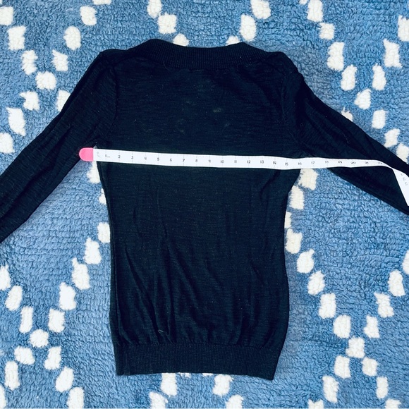 Women’s Express black deep V neck thin knit sweater size small women’s EUC - Picture 3 of 9